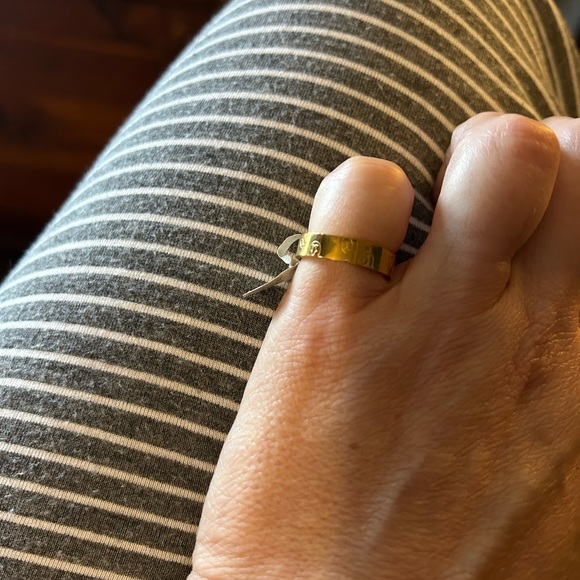 Woman’s band ring with engraving size 6 - Picture 1 of 3